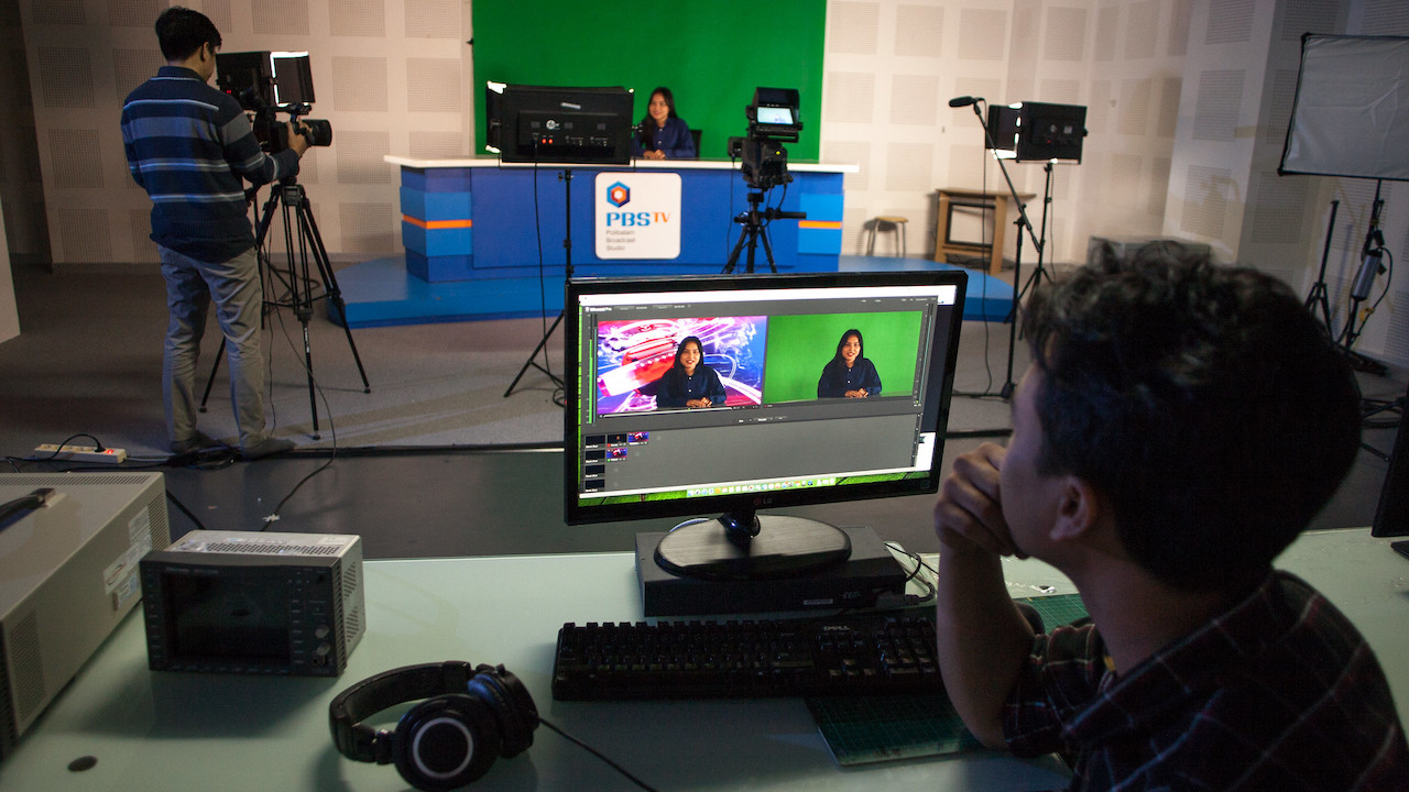 What Does a Broadcast Captioner Do? The Complete Career Guide (2026)